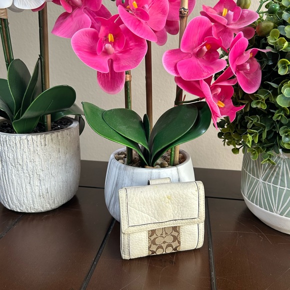 Coach white leather wallet - Picture 2 of 10